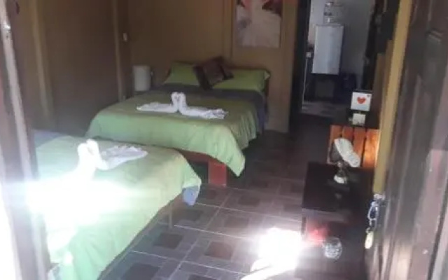 Hotel Cabinas y Tour Aaron Tortuguero