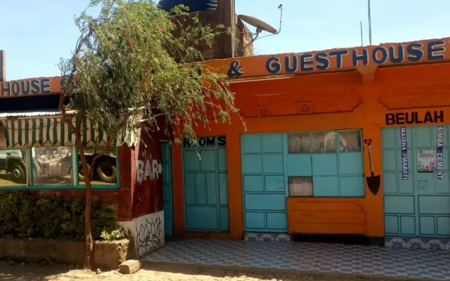 Acaliputo Guest House