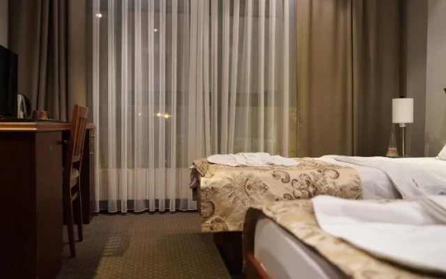 Hotel Tadz ND