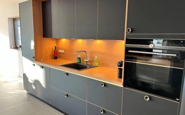 House - Sleeps 8 - Pets Ok - Garden - Parking