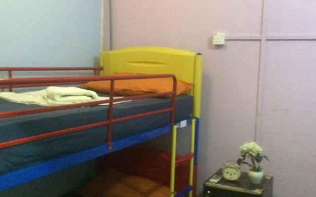 The Longhouse Travellers Inn - Hostel