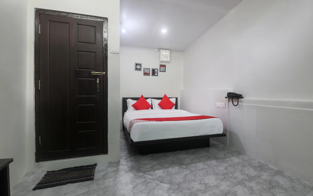 OYO 19292 55 Pillars House