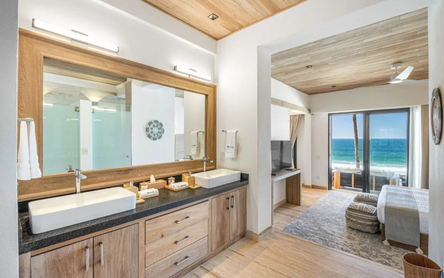 Private Careyeros Oceanfront Living