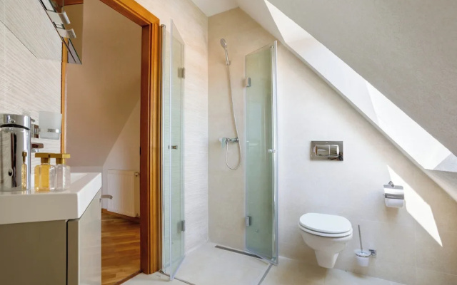 Aki Gray Apartment Serene Oasis
