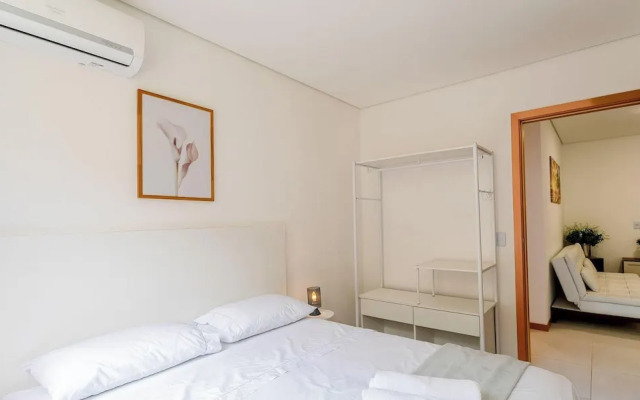 Modern apt With Pool Near the Beach Avr0203