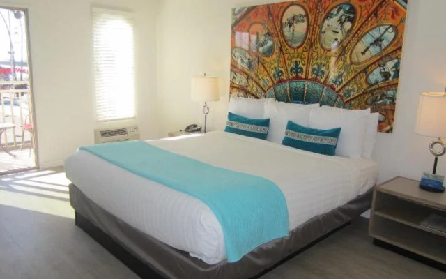 Carousel Beach Inn
