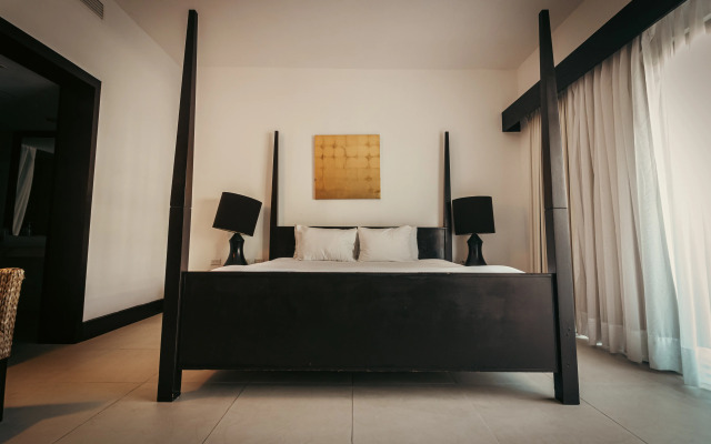 Aldea Thai by oceanfront