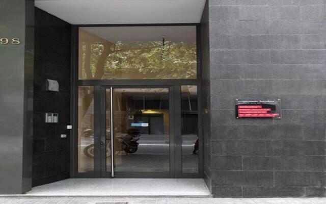 Апартаменты Ainb Eixample Entenza Apartments Барселона вид на фасад
