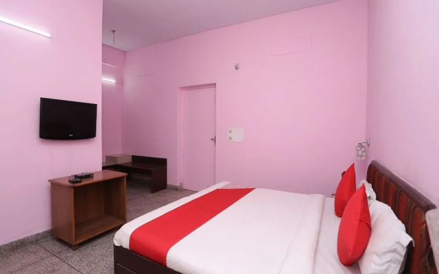 OYO 33385 Hotel Mandakini