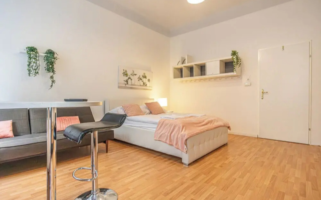 Chic 2BR City Stay Central Location
