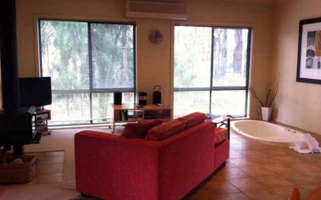 Idyllic Retreat For 4 People in Beautiful Otway Ranges, Recharge & Refresh in Hot Tub