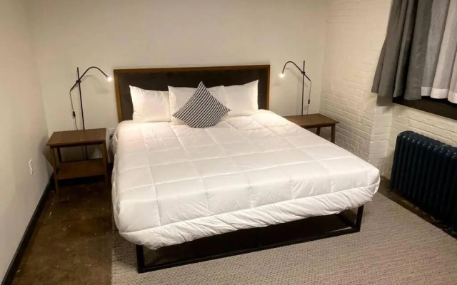 3E-Spacious close to PITT/CMU/Carlow, Sleeps 4