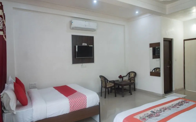 OYO 12131 Vallabh Villas