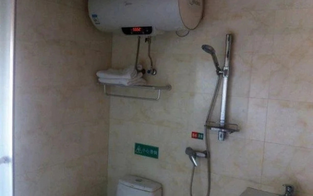 Zhongxiang Shenzhou Inn