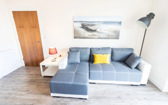 Pier Apartment 4 - Inviting 2BR With Stunning View