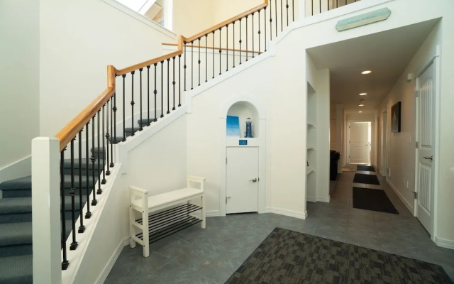 The Lighthouse 3 Br home by RedAwning