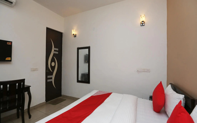 OYO 15674 Mahak Residency