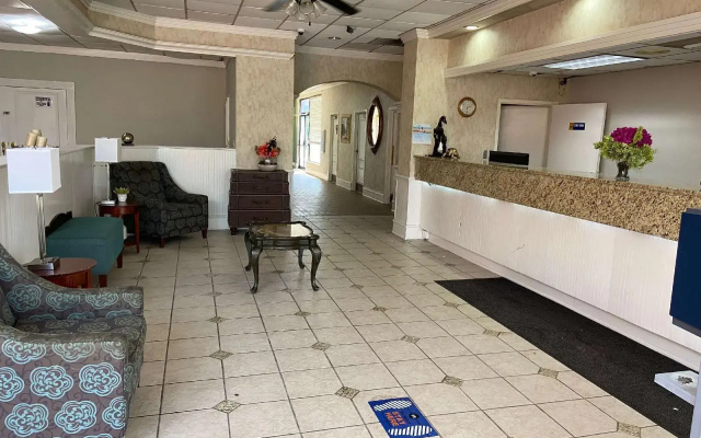 Days Inn by Wyndham Ozark