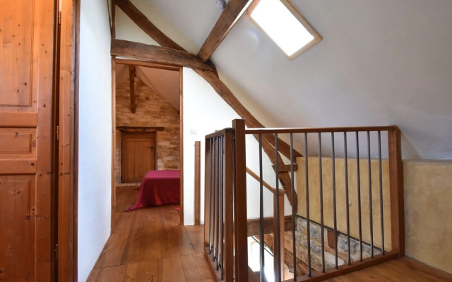Spacious Holiday Home in Alvignac with Swimming Pool