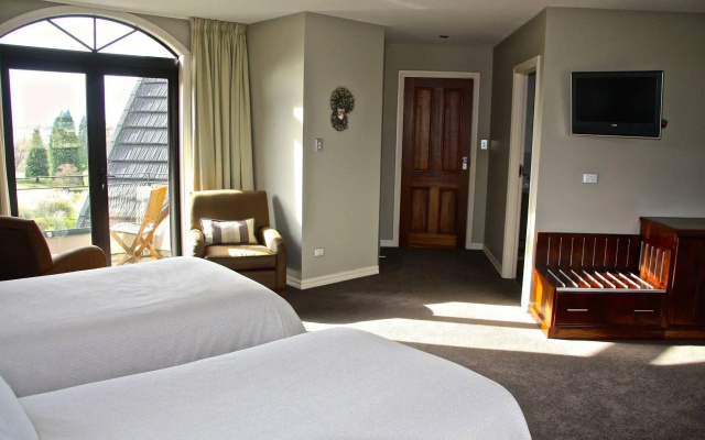 Dock Bay Lodge