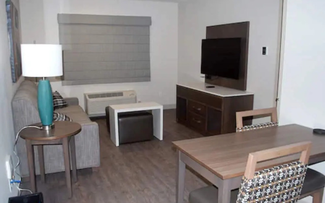 Spring Lake Townhomes and Suites