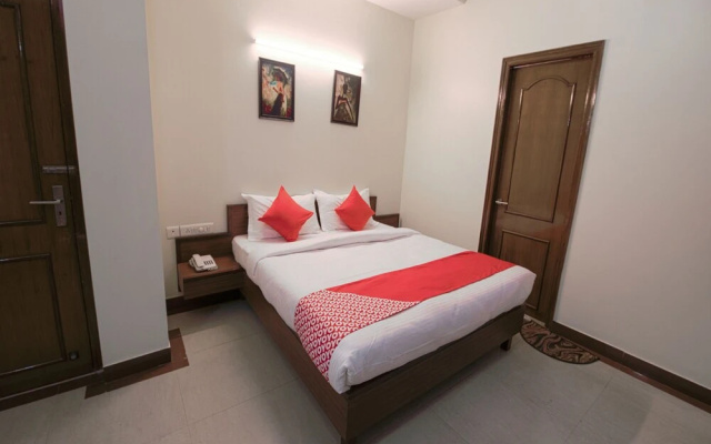 OYO 13643 Hotel Maharaja Palace