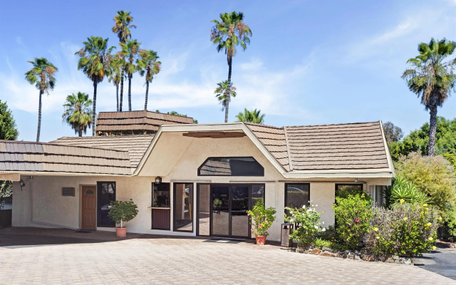 Super 8 Long Beach