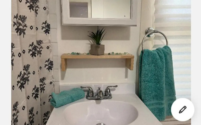 Entire Home Indy East!