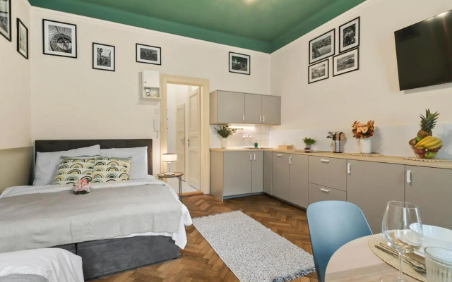 APTs in OLD TOWN PRAGUE by Michal&Friends
