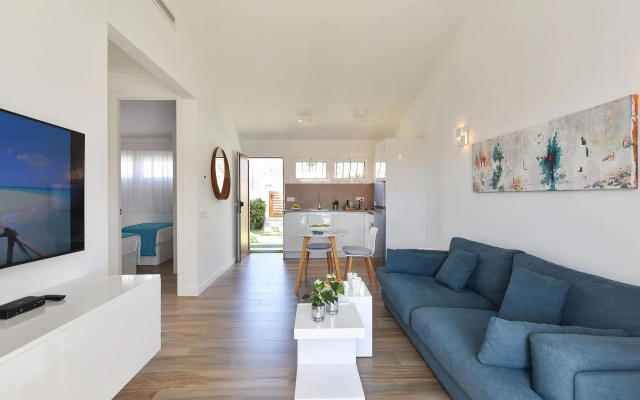 Central Bungalow With Pool