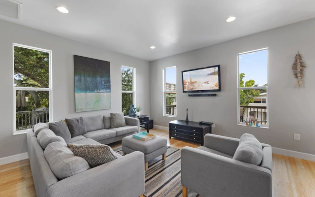 Miramar Beach House - Four Bedroom Home