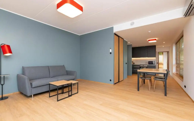 Self-check-in spacious 1 bedroom apartment with free parking