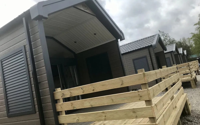 2 Bed Lodge - Sleeps 4 - Parking - Wifi