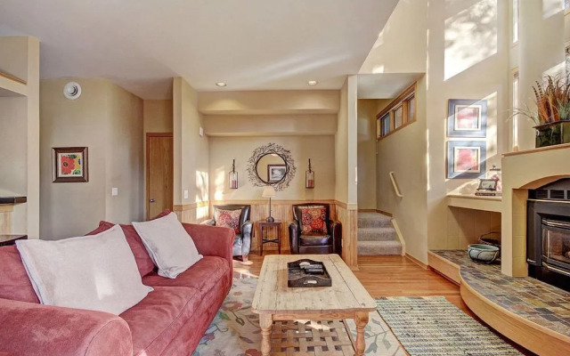 1926 Soda Springs Ii 3 Bedroom Townhouse by RedAwning