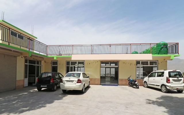 OYO 13655 Hotel Benog Breeze