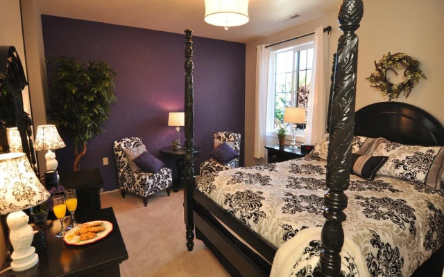 Lake's Edge Tuscan Lodge