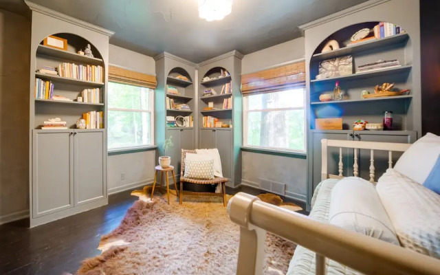 Stylish Willoughby Hills Retreat w/ Fireplace!