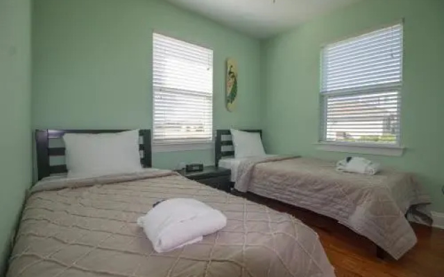 1661 E Ashley - Ocean Cabin
