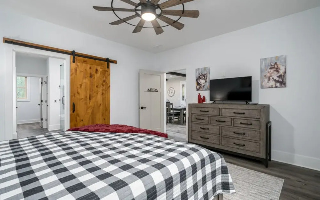 Whitetail Woods 3 Bedroom Home by RedAwning