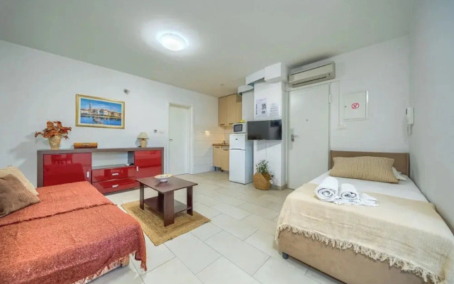 Comfortable apartments Obad, 4 min walk to Znjan beach