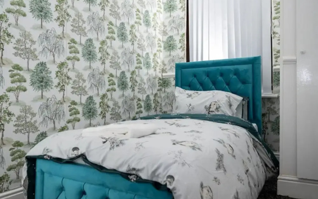 4-bed - Sleeps 8- Free Parking - Pet Friendly