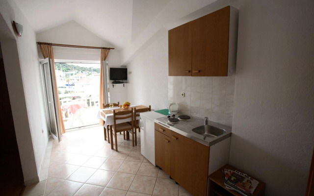 Room in Studio - Studio Apartment 3, First Floor