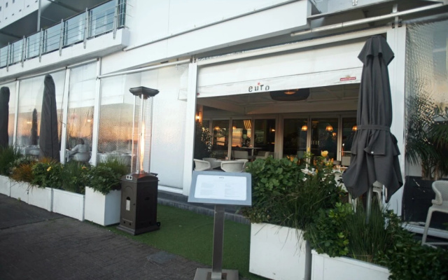 Princes Wharf Couple's Retreat - Adults Only