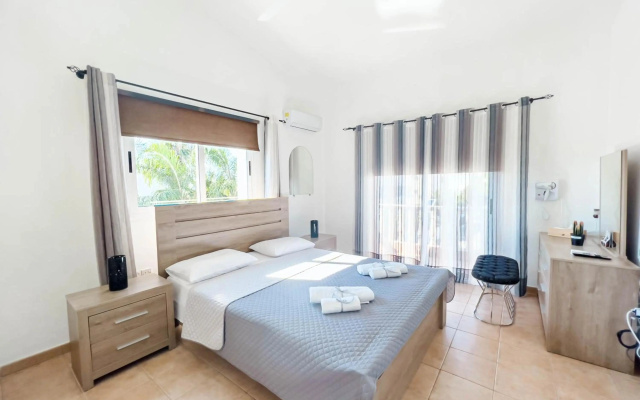 FAME villa with Private Pool, Jacuzzi and Gazebo