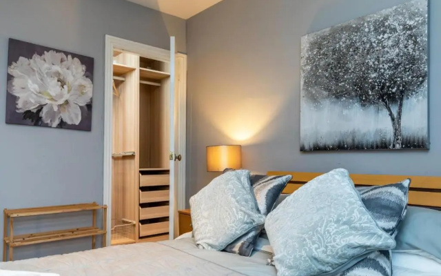 Modern Aberdeen City apartment free parking