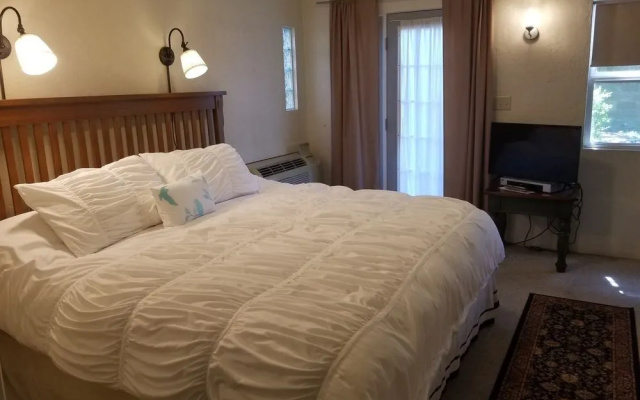 The Manor Motel
