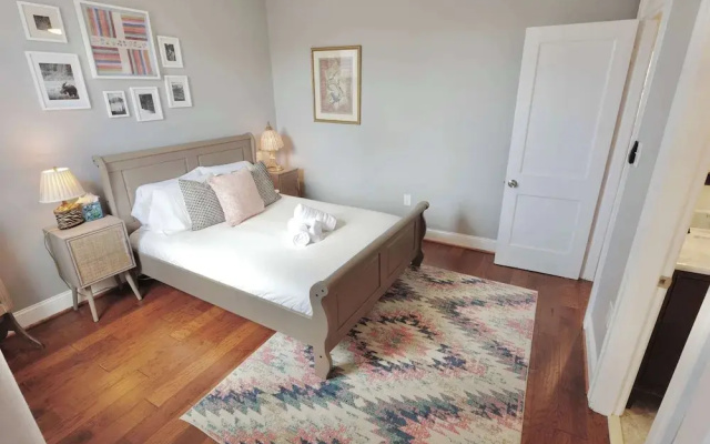 Terrific Family Townhouse + Parking x 2 Cars