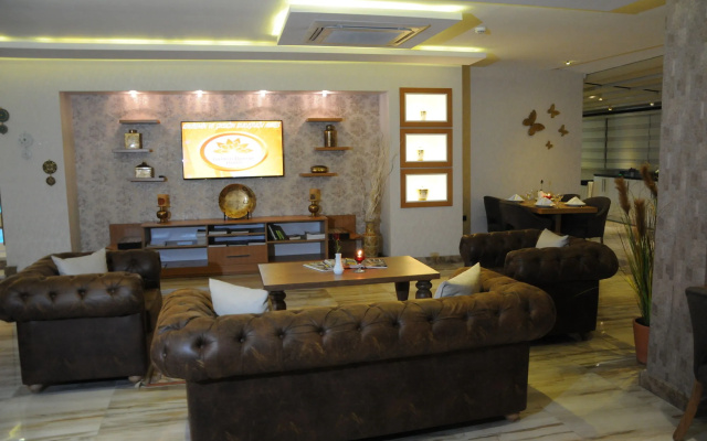 Golden Deluxe Hotel