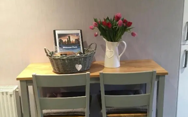 Kennedy Terrace; Modern 2 Bedroom House, Central