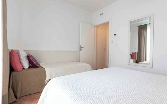 Luminous Flat With Attic With Pool